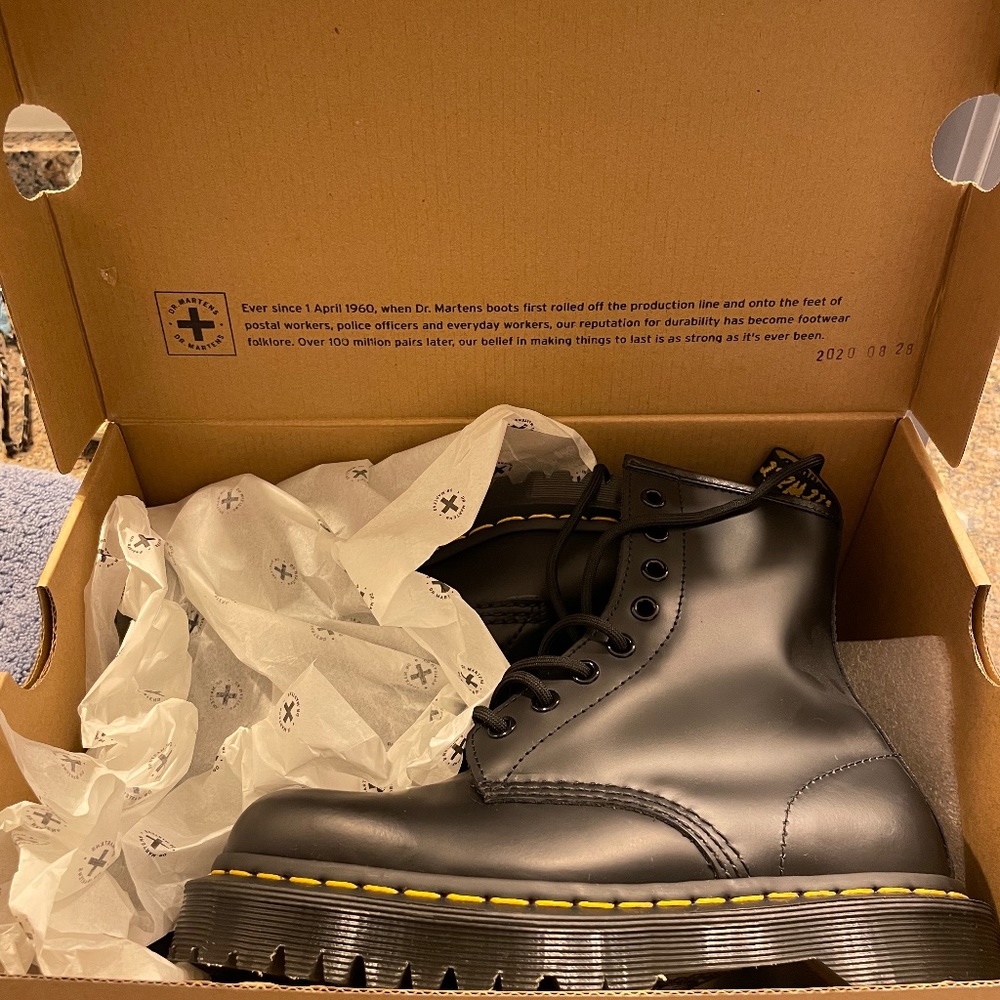 NIB Dr. Martens Bex Boots